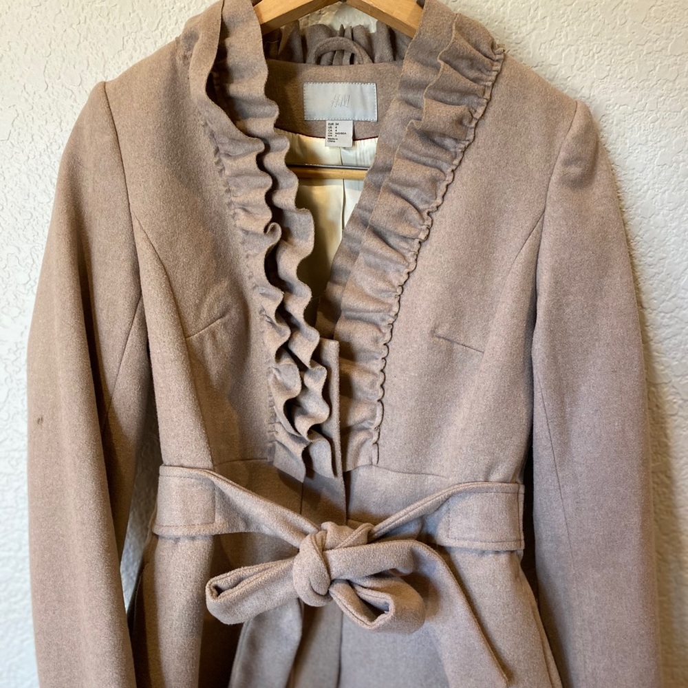 H&M taupe ruffed jacket